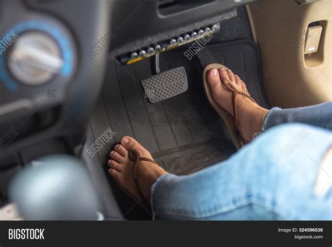 Foot Worship In Car Vidéos Porno 